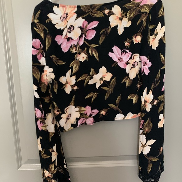 Kendall and Kylie Floral Cropped Top - Picture 3 of 4